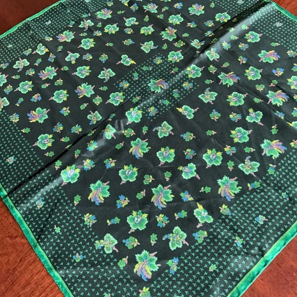 Emanuel Ungaro Black Silk Scarf with Green Floral Motif 22“ x 22“ - Picture 9 of 10